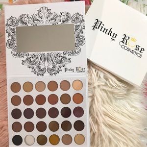 Pinky rose eyeshadow palette